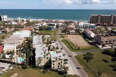 Image de * Near Beach * Cute & Cozy Pool