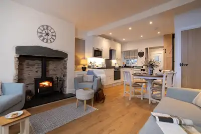 Dormouse Cottage, with Log Burner by LetMeStay