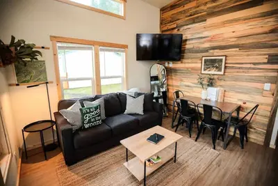Image de Tiny home in the heart of Forks w/starlink & yard