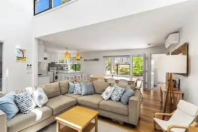 Image de 5br Modern Beach House Oasis