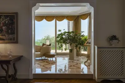 Image de Elegant lake view villa with swimming pool