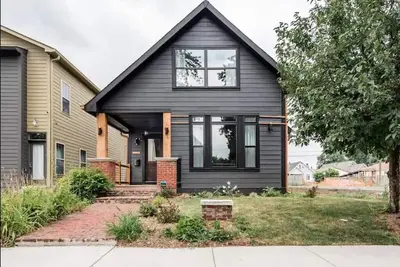 Image de Luxurious 3, 000 Square Foot House Downtown