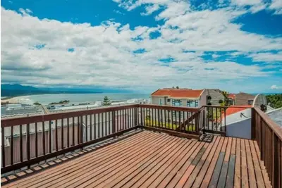 Image de Lovely 4 Bedroom Condo Walking Distance to Beach