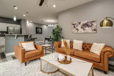 3 Bdrm Townhouse w/Garage in Gated Central Phoenix Complex!