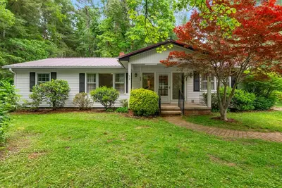 Image de Breezy Farmhouse on 50+ acres w/ Lake + Hiking Trails