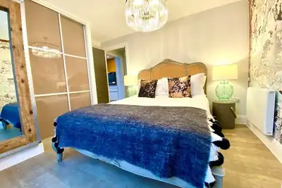Elegant Apartment inc. Parking