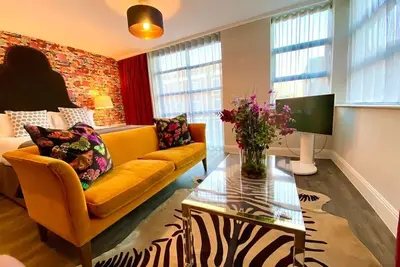 Luxurious Studio Apartment inc Free Parking & WiFi