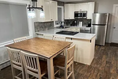 Image de Freshly Renovated House! Walking Distance to Downtown