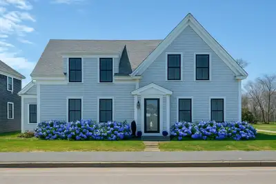 Image de Steps to Harbor & Dining! Updated Home Slps 12