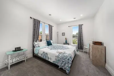 Image de Stylish 2br Midtown Stay Omaha | Near Unmc Uno | Wi-Fi Kitchen Desk