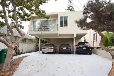 Image de Sunny 2 Bedrooms Apartment one mile from Ucb