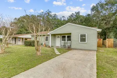 Image de Charming Pet Friendly -3b Pensacola - Close to Bases!