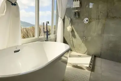 Image de Modern 2 Bedroom Overlooking Magens Bay