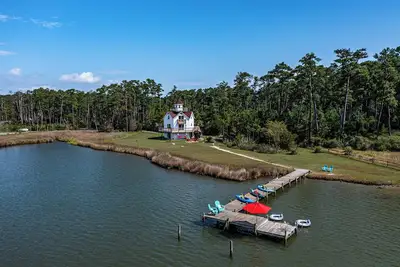 Image de Beacon Bay Getaway: Private pier/large yard/King/Kayaks/Sup