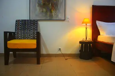 Image de maison d'hôte sécurisée situé au coeur de ville avec galerie d'art et restaurant