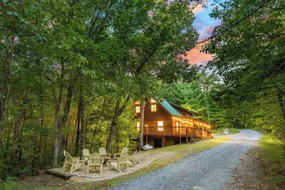 Image de Mins to Gsmnp~Fire Pit~King Beds~Hot Tub~Fireplace~Foosball