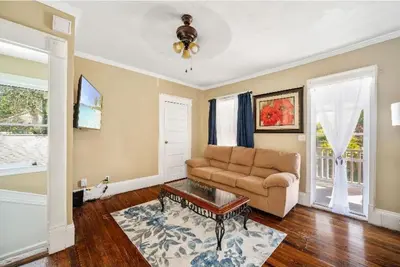 Image de Downtown Home Conveniently Located