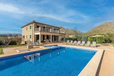 Image de Stunning Mallorcan Villa, Stylish Interiors, Private Pool/Jacuzzi 15mins walk to Port de Pollenca!