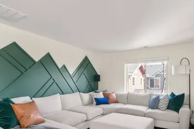 Image de Movie Theater, Office, Pets! - Stunning Bend Home