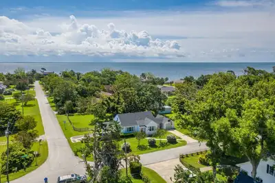 Image de Quiet getaway to a small, safe and peaceful coastal town: 120/night