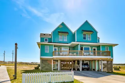 Image de Gorgeous ocean-view townhouse with central Ac, private W/D, patio, & pool access