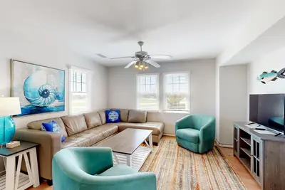 Image de Renovated, ocean-view townhouse with pool, W/D & Ac - dog-friendly