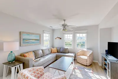 Image de Dog-friendly ocean view townhouse w/ central Ac, private W/D, & pool access