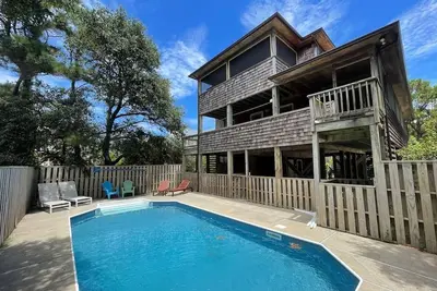 Image de Cozy North Duck Beach Cottage – Walk to Beach + Private Pool