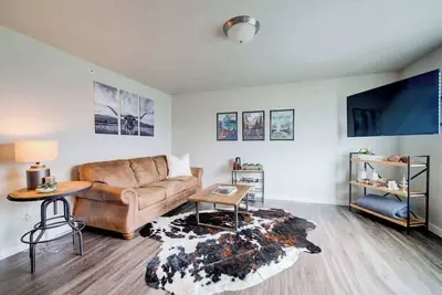 Image de King Bed Condo | Country Views | 5 Min From Msu