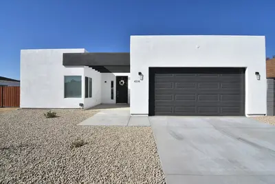 New Modern Home! 7 mins from SBLVll!