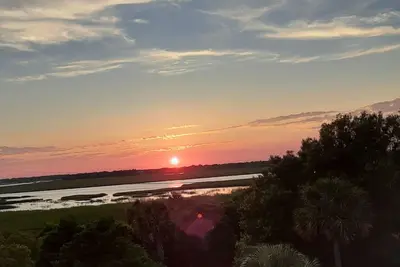 Image de Experience Folly Life & Water Views\nQuiet, Clean, Beach & Downtown Charleston.