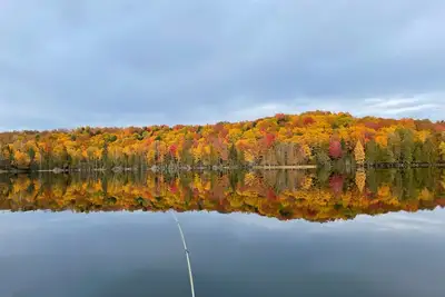 Image de Your own private lake with lodge! Sleeps 24 people. Lots of parking.