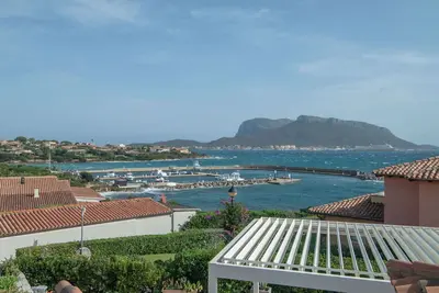 Image de Joli appartement avec climatisation, piscine, Wifi, Tv, terrasse, animaux admis et vue panoramique