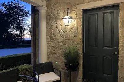 Image de Ocean and mountain views, 2 bedroom 2 story entire home with driving range