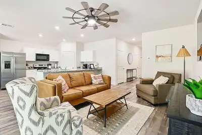 Image de Cozy & convenient to Tamu, the Brazos County Expo, & Legends!