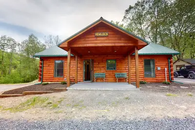 Image de Getaway Dream on Pine Creek Hemlock Cabin bring family or friends or just two