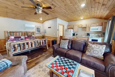 Image de Mountain View, Pine Creek, Pa Grand Canyon Suite 7 at Rough Cut Lodge