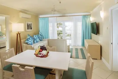 Image de Spacious Good-Value Accommodation! Free Parking, Outdoor Pool, Onsite Spa!