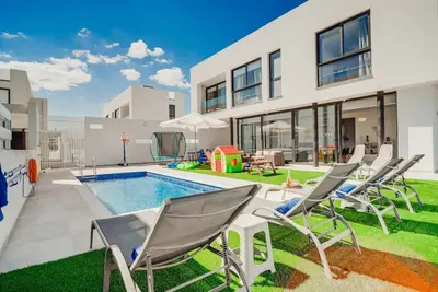 Image de SunnyVillas: 4br New Villa*Private Pool*Al10