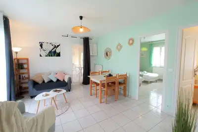 Image de Gîte lumineux au vert - Piscine, jardin, jeux de société et confort familial