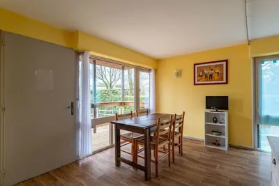 Image de Chalet cosy pour 4 pers à Mimizan, proche plages et pistes cyclables, classé 2 étoiles