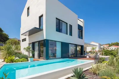 Image de Modern and luxury poolside villa in Suitvan