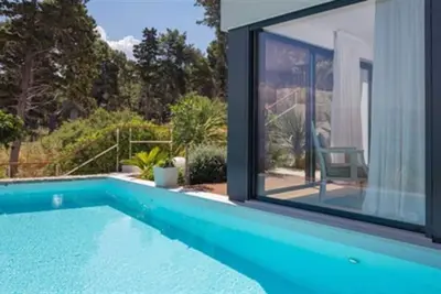 Image de Beautiful and modern beachfront complex in Sutivan