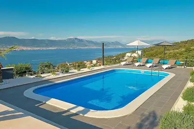 Image de Charming villa with beautiful pool in Trogir