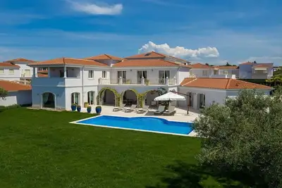 Image de Une villa moderne à Vabriga avec piscine et jardin