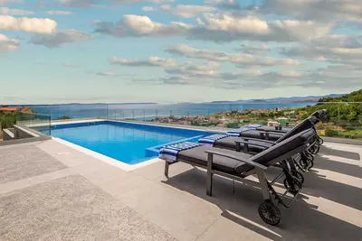 Image de An exquisite villa in Podstrana with sea view