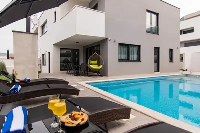 Image de Luxurious villa with heated pool near Split