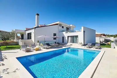 Image de Villa Dolcea, Kaštel