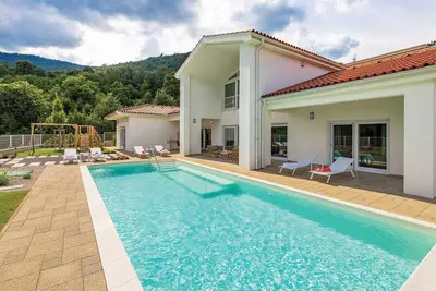 Image de Villa in Veprinac with a gym, sauna and a jacuzzi