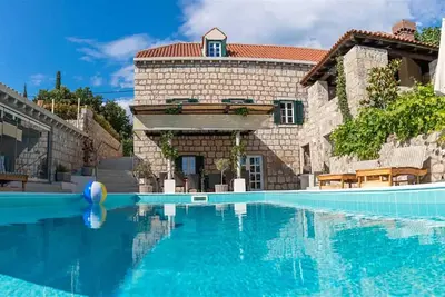 Image de Wonderful heritage stone villa with swimming pool